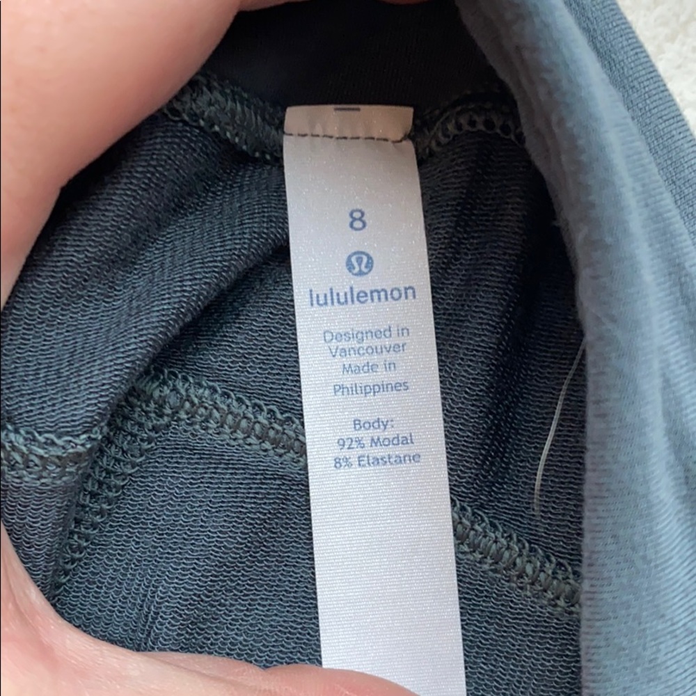 Lululemon crops - Picture 3 of 3
